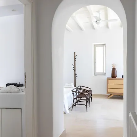 Βίλα Expansive Cliffside Villa In Mykonos With Horizon Views