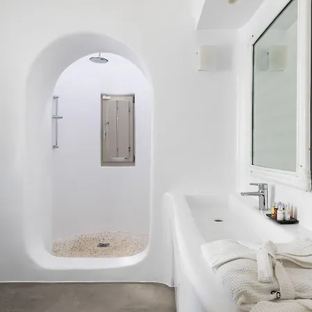 Expansive Cliffside Villa In Mykonos With Horizon Views * Ornósz
