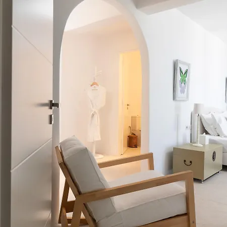 Expansive Cliffside Villa In Mykonos With Horizon Views *